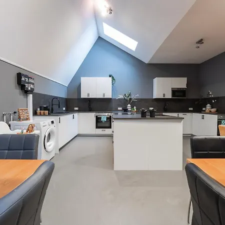 Bed & Coffee Historic Weaving Mill بيت ضيافة أوس